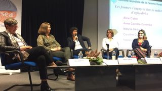 De gauche à droite : Maryse Hédouin, agricultrice retraitée ; Aline Catoir, jeune agricultrice ; Fabienne Martin, directrice du lycée agricole de Saint-Lô Thère ; Anne Cornille-Dutremée, jeune agricultrice ; Caroline Guillaume, Draaf de la Normandie. © S. Bergot/GFA De gauche à droite : Maryse Hédouin, agricultrice retraitée ; Aline Catoir, jeune agricultrice ; Fabienne Martin, directrice du lycée agricole de Saint-Lô Thère ; Anne Cornille-Dutremée, jeune agricultrice ; Caroline Guillaume, Draaf de la Normandie. © S. Bergot/GFA